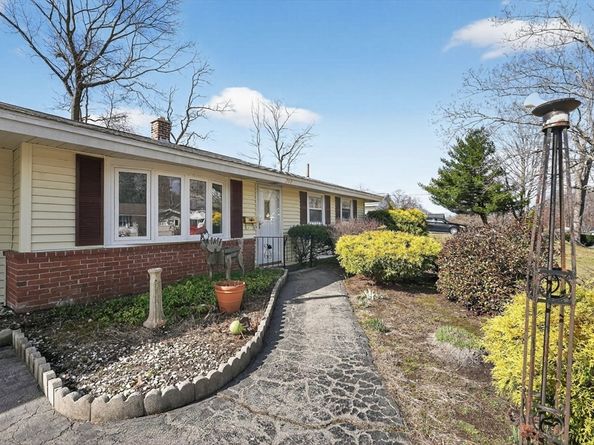 269 Jon Dr, Brockton MA 02302