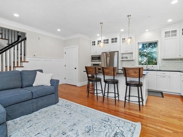 403 Hunnewell St 403, Needham MA 02494