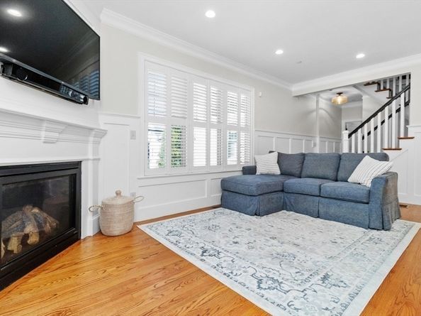 403 Hunnewell St 403, Needham MA 02494