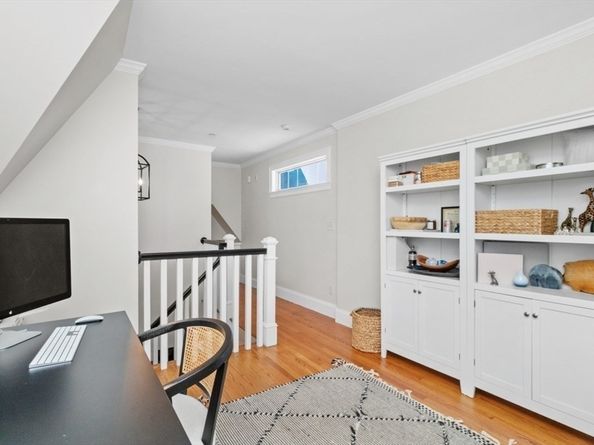 403 Hunnewell St 403, Needham MA 02494