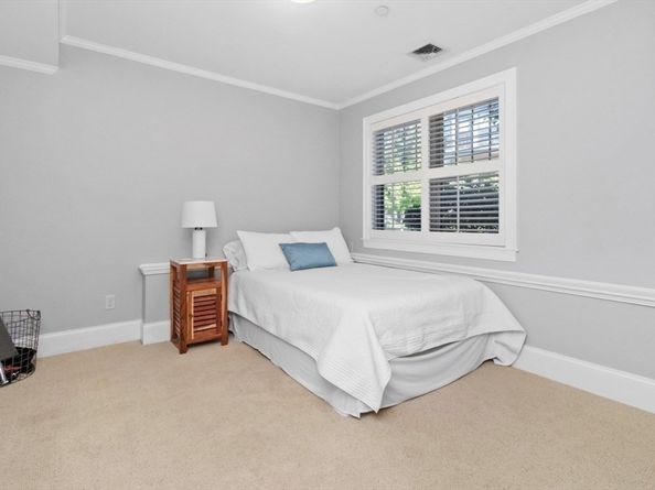 403 Hunnewell St 403, Needham MA 02494