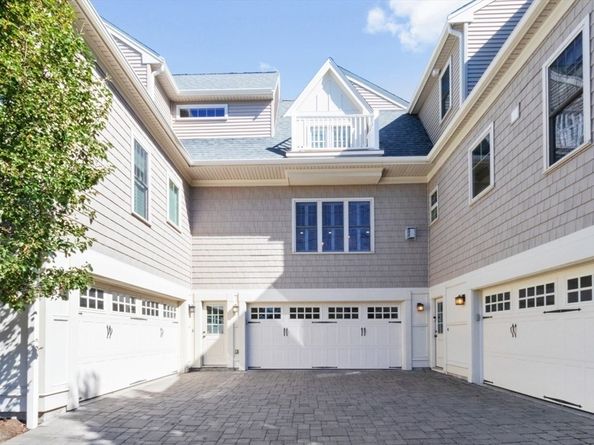 403 Hunnewell St 403, Needham MA 02494