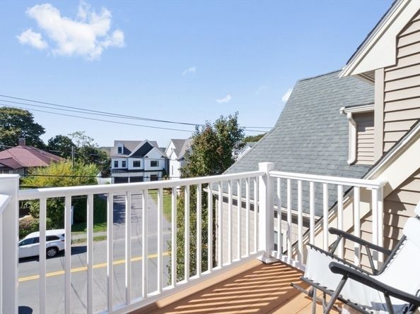 403 Hunnewell St 403, Needham MA 02494