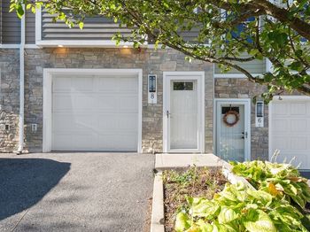 8 Saint Marys Way