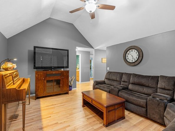 4 Penny Ln, Wareham MA 02538