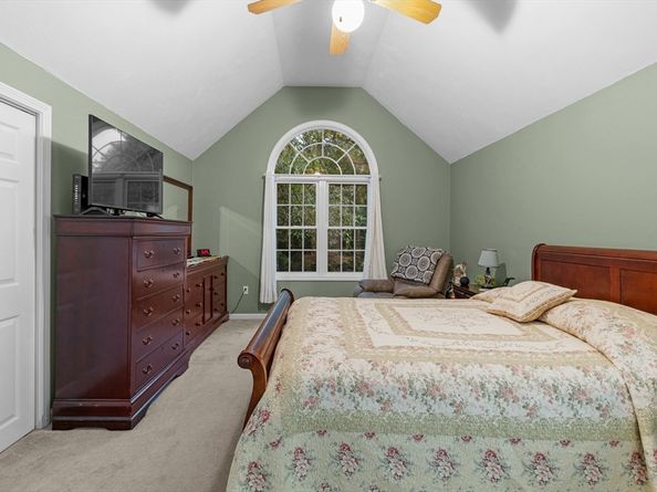 4 Penny Ln, Wareham MA 02538