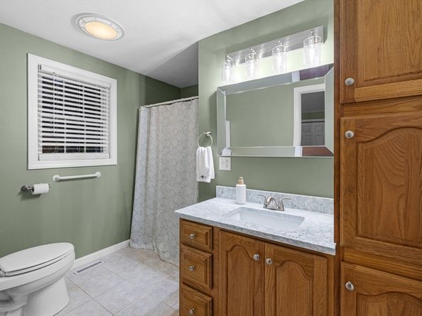 4 Penny Ln, Wareham MA 02538