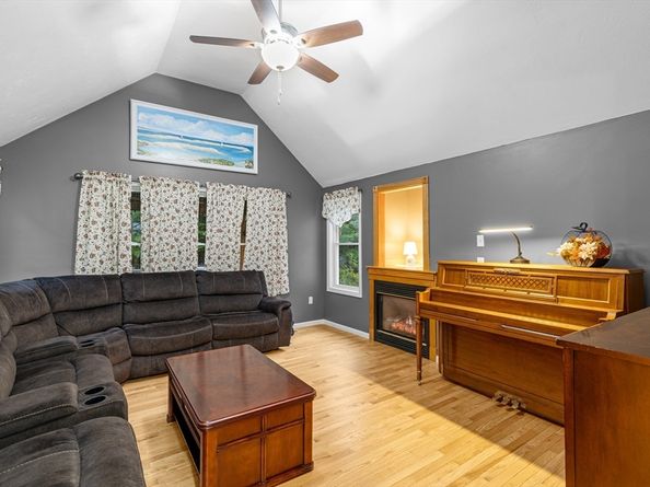 4 Penny Ln, Wareham MA 02538