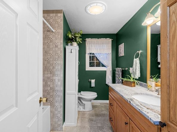 4 Penny Ln, Wareham MA 02538
