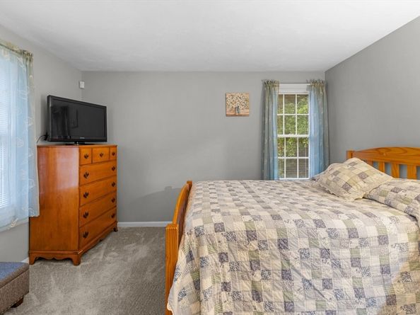 4 Penny Ln, Wareham MA 02538
