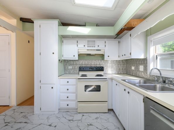 1 Canterbury Lane, Rockland MA 02370