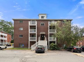 596 Boston Post Rd E 13, Marlborough MA 01752