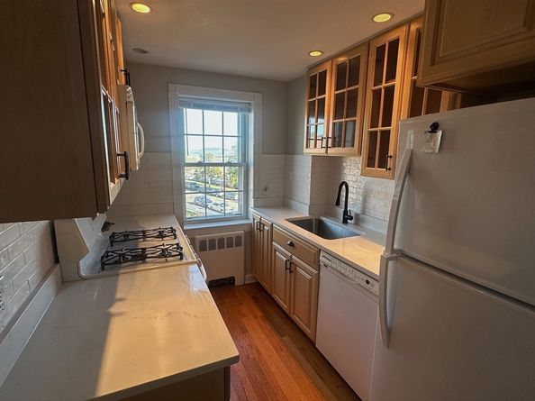 33 Lennon Ct 39, Boston MA 02127