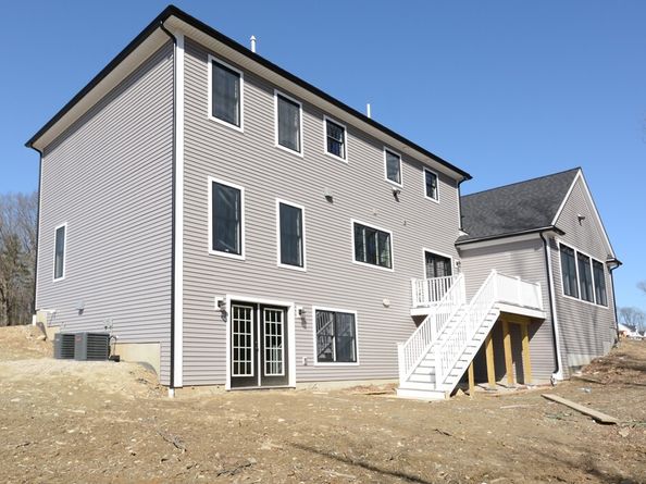 26 Bayliss Way, Uxbridge MA 01569