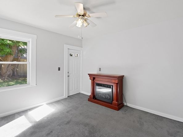 8 Fort Ln, Dedham MA 02026