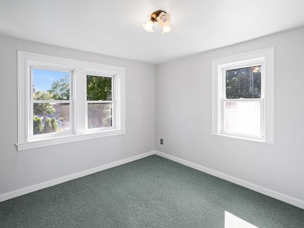 8 Fort Ln, Dedham MA 02026