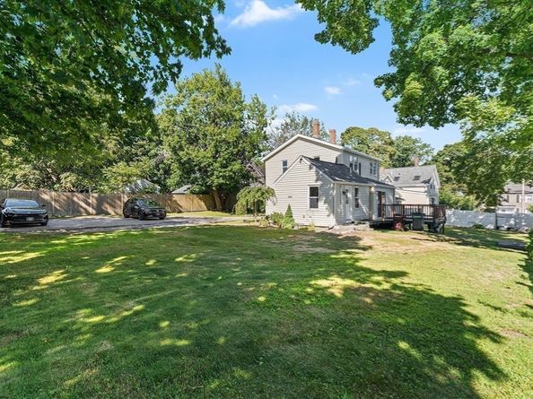 8 Fort Ln, Dedham MA 02026