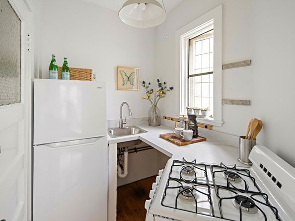 10 Dana St 202, Cambridge MA 02138