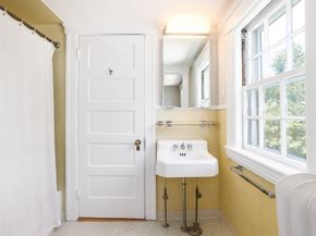 4 Wheeler Ave, Worcester MA 01609