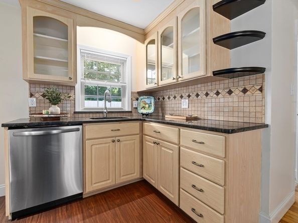 27 May St, Marblehead MA 01945