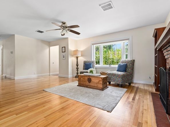 27 May St, Marblehead MA 01945