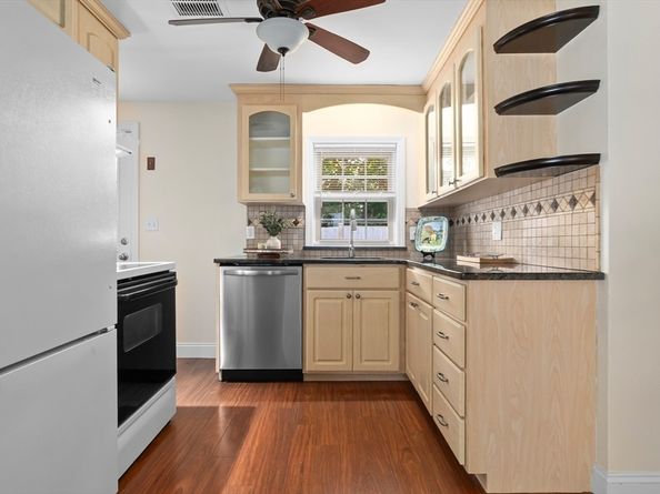 27 May St, Marblehead MA 01945