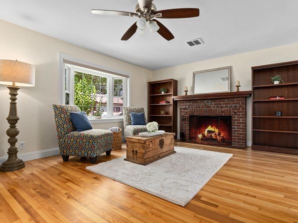 27 May St, Marblehead MA 01945