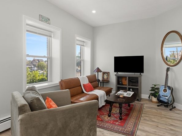 56 Peabody St 2W, Salem MA 01970