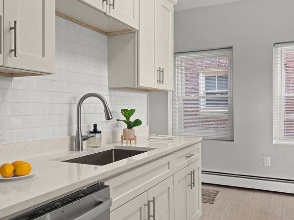 56 Peabody St 2W, Salem MA 01970
