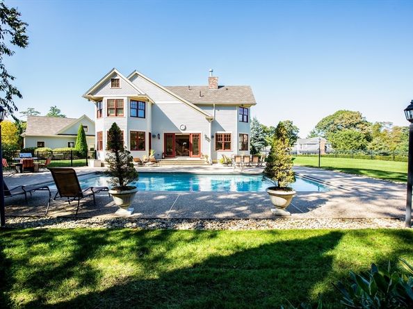 22 Whitehall Cir, Beverly MA 01915