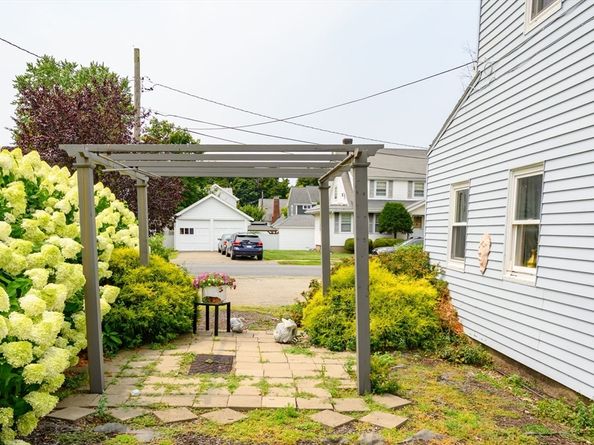 418 Pleasant St, Milton MA 02186