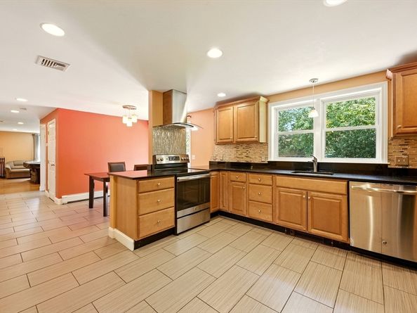 33 Highgate Rd, Framingham MA 01701