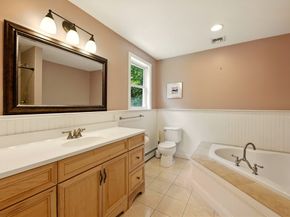 33 Highgate Rd, Framingham MA 01701