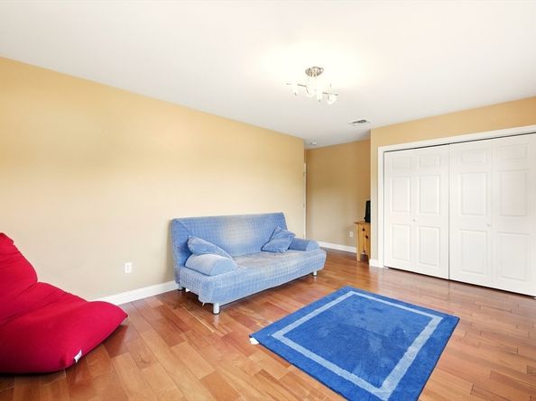 33 Highgate Rd, Framingham MA 01701