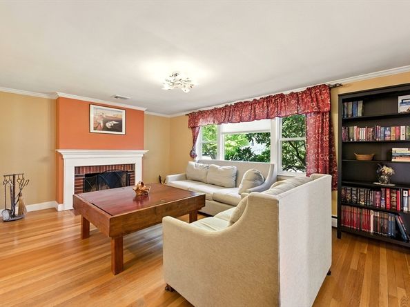 33 Highgate Rd, Framingham MA 01701
