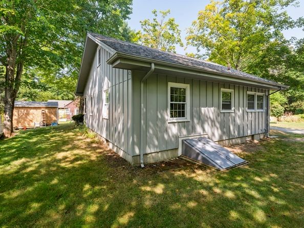 8 Captain's Lane, Mattapoisett MA 02739