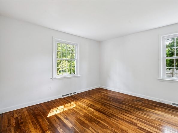 8 Captain's Lane, Mattapoisett MA 02739
