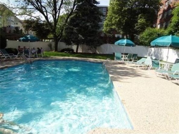 20 Hammond Pond Pkwy 602, Newton MA 02467