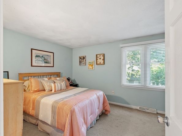 413 Wellman Ave 413, Chelmsford MA 01863