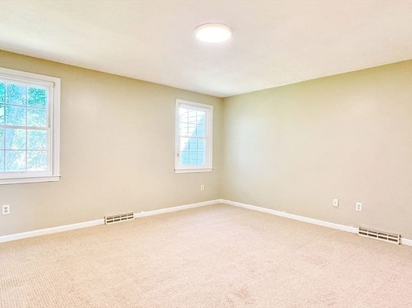 7 Washington Green 7, Walpole MA 02032