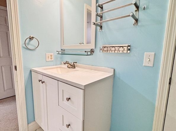 7 Washington Green 7, Walpole MA 02032