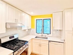 7 Washington Green 7, Walpole MA 02032