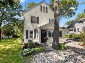 32 Oakwood Ave, Saugus MA 01906