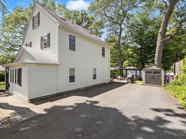 32 Oakwood Ave, Saugus MA 01906