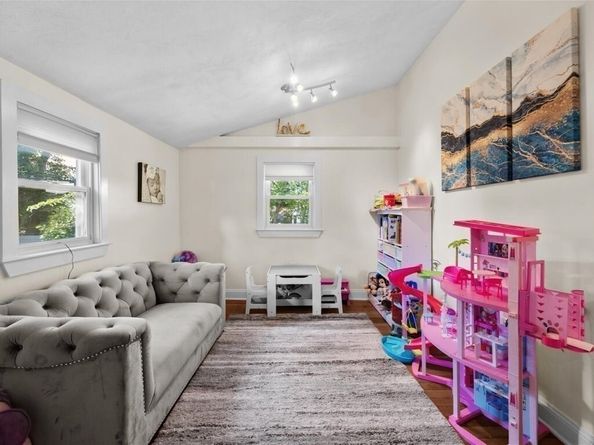 32 Oakwood Ave, Saugus MA 01906