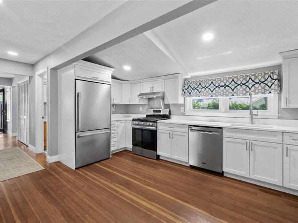 32 Oakwood Ave, Saugus MA 01906