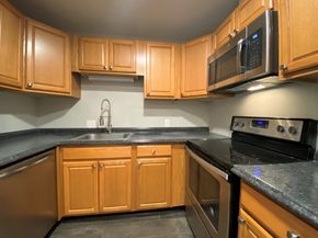6 Thayer Pond Dr 17, Oxford MA 01537