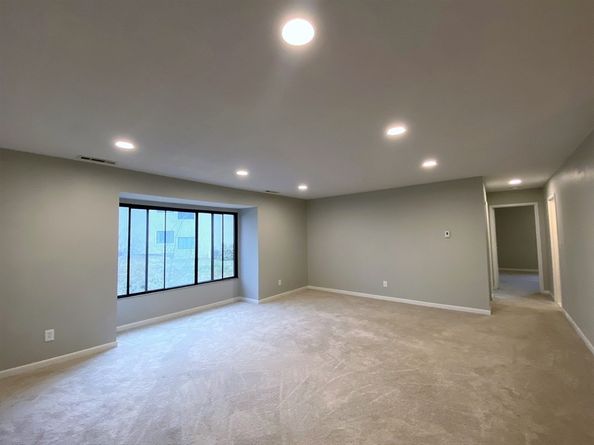 6 Thayer Pond Dr 17, Oxford MA 01537