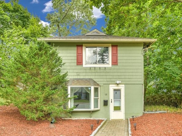 125 Ettrick St, Brockton MA 02301