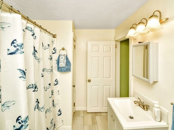 125 Ettrick St, Brockton MA 02301